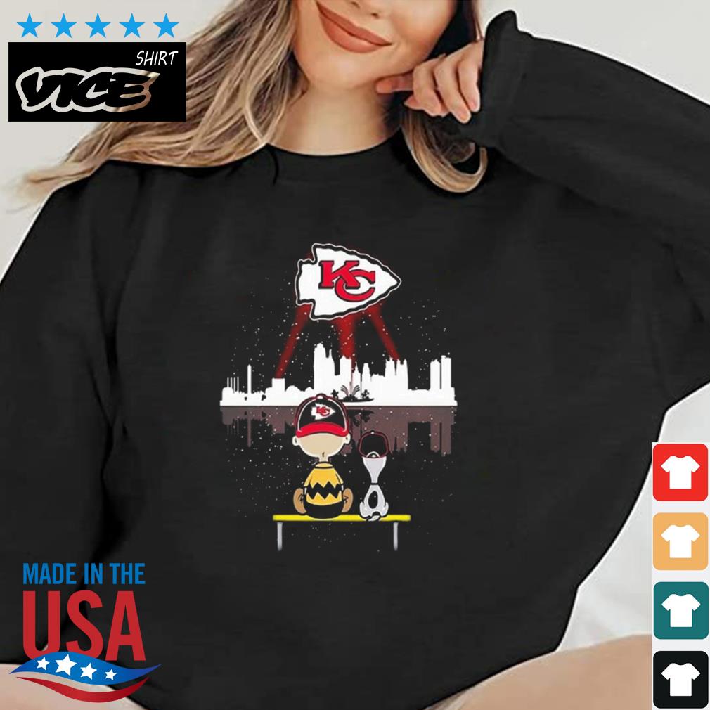 Charlie Brown And Snoopy Dog Watching City Kansas City Chiefs Shirt