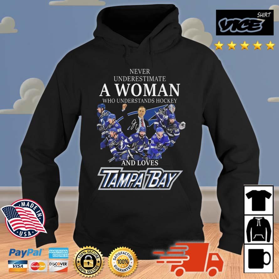 Never Underestimate A Woman Who Understands Hockey And Loves Tampa Bay Lightning Players Signatures Hoodie
